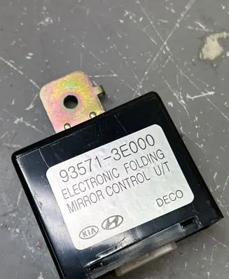 KIA Sorento Wing mirror control module 935713E000