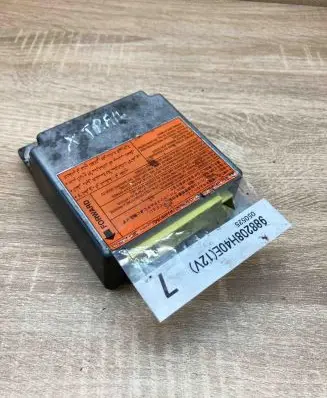 Nissan X-Trail T30 Airbag control unit/module 988208H40E 050525