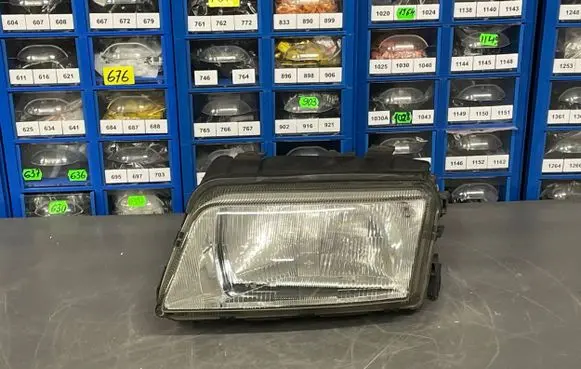 Audi A4 S4 B5 8D Headlight/headlamp 8D0941003C 67723171 1852839000
