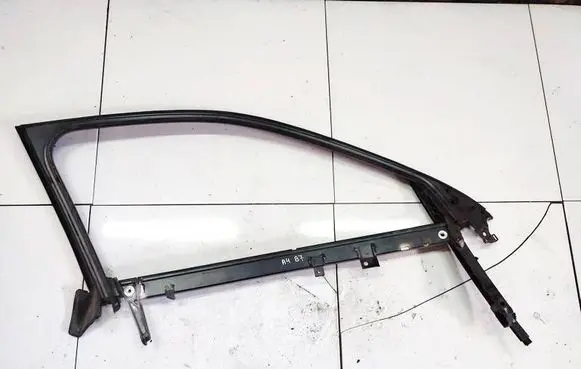 Audi A4 S4 B6 8E 8H Front door window/glass frame 8E0837629