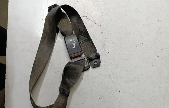 Rear seatbelt buckle