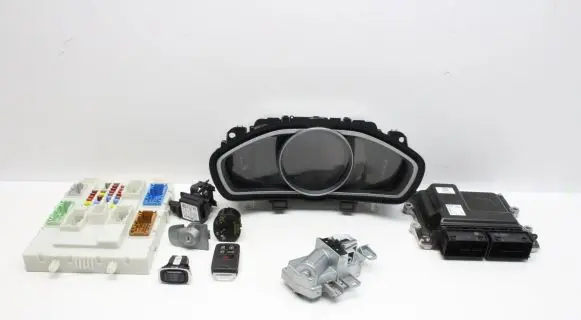 Volvo V40 Engine ECU kit and lock set 31452623 31433514