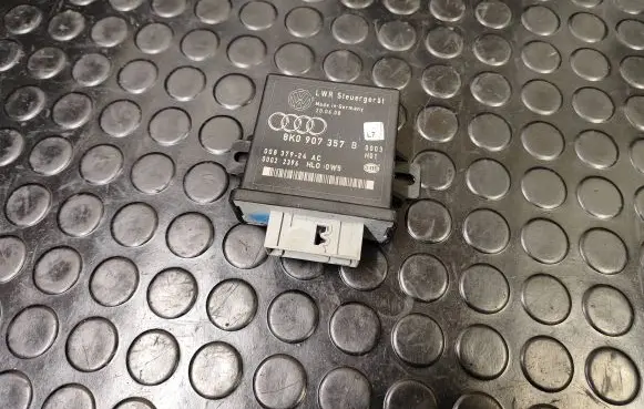 Audi A5 8T 8F Light module LCM 8K0907357B