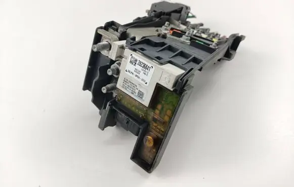 Peugeot 308 Fuse module 28236841