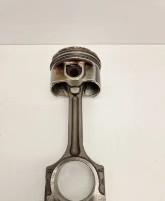 Renault Captur Piston with connecting rod 72L74