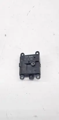 Nissan Qashqai Air flap motor/actuator 3J01030850 091103A