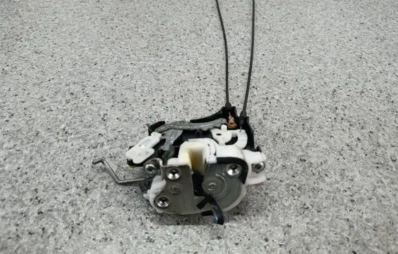 Mitsubishi Lancer X Rear door lock