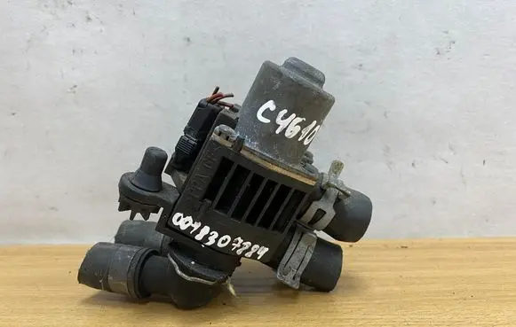 Mercedes-Benz E W210 Coolant heater control valve 0018307884 C4610
