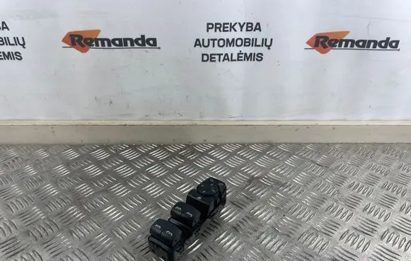Opel Insignia B Electric window control switch 84210049