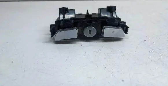 BMW 5 GT F07 Glove box lock 9142175