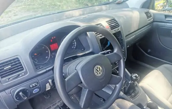 Volkswagen Golf V Dashboard 