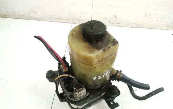 Ford Focus C-MAX Power steering pump 4M513K514BD