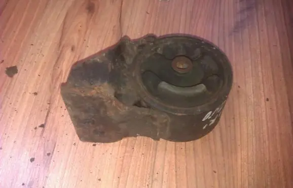 Suzuki Baleno EG Engine mount bracket 1j3236