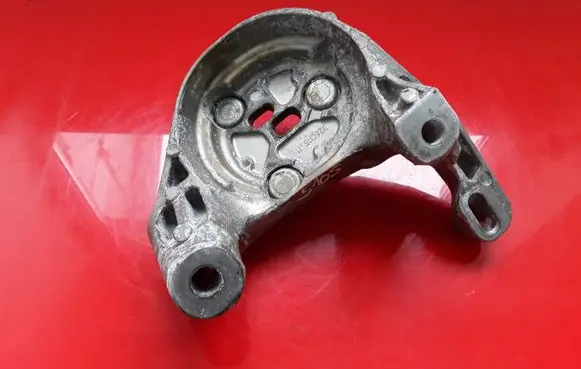 Volvo V40 Engine mounting bracket 30778783 326D15