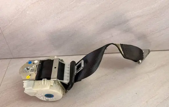 Volkswagen Jetta VI Rear seatbelt 5C6857805D