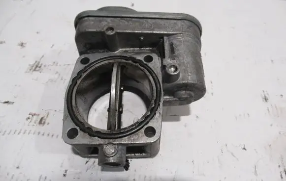 Opel Zafira B Throttle valve 8981052101