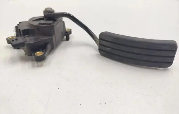 Renault Megane II Accelerator throttle pedal 8200153268 01587 3134B