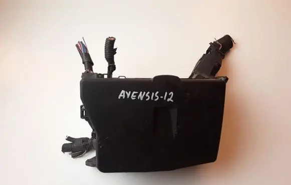 Toyota Avensis T270 Fuse module 9099XA1