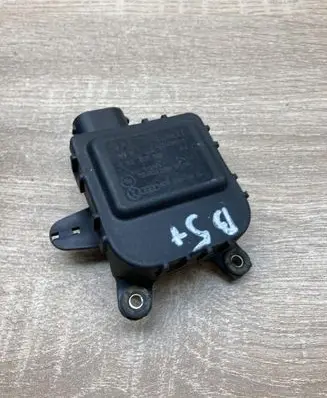 Volkswagen PASSAT B5.5 Air flap motor/actuator 8D1820511B 0132801140