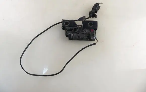 Volkswagen Jetta VI Engine bonnet/hood lock/catch 5C7823509B