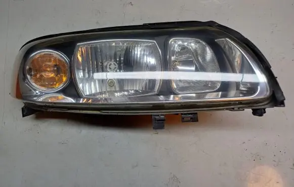 Volvo V70 Headlight/headlamp 30648203 89009277
