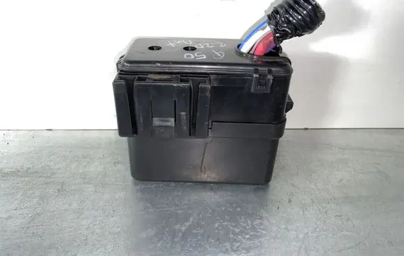 Infiniti Q50 Relay mounting block K1538265F10