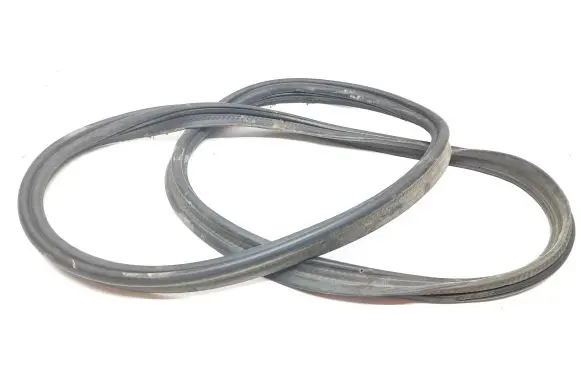 BMW X2 F39 Trunk rubber seal (body) 7423834