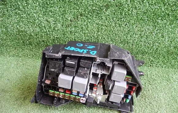 Land Rover Discovery Sport Relay mounting block 