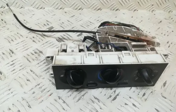 Nissan Xterra Climate control unit 275107Z111