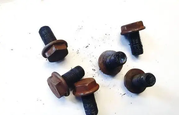 Skoda Octavia Mk2 (1Z) Nuts/bolts 