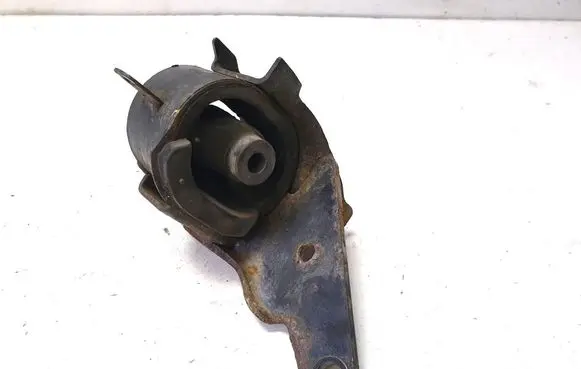 Engine mount bracket