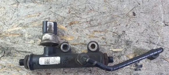 Land Rover Discovery 3 - LR3 Fuel main line pipe A2C20001297 5WS40128