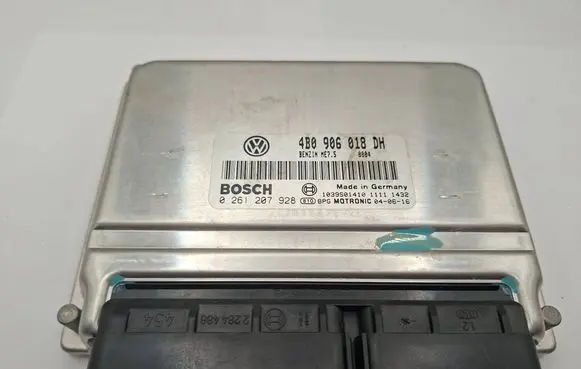 Skoda Superb B5 (3U) Engine control unit/module 4B0906018DH 1039S01410 0261207928