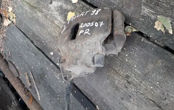 Volkswagen PASSAT B5 Front brake caliper