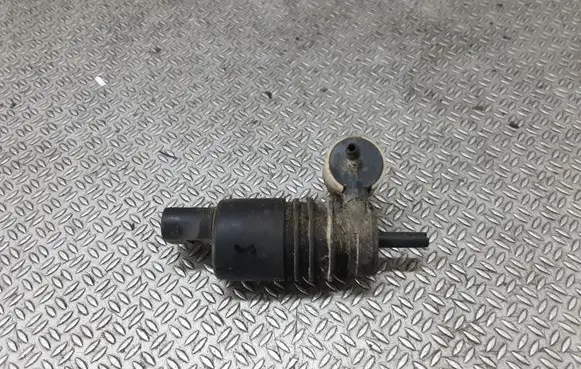 Volkswagen Touran I Windscreen/windshield washer pump