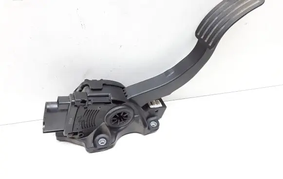 Volvo V70 Accelerator throttle pedal 6G929F836BD