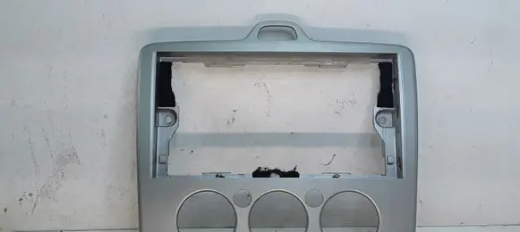 Ford Focus Radio/GPS head unit trim 4M5118522ADW