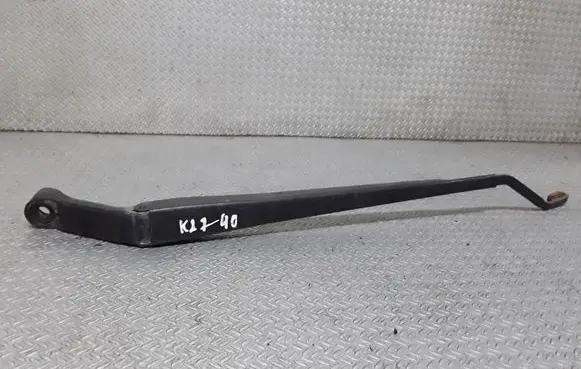 Toyota Corolla Verso E121 Front wiper blade arm