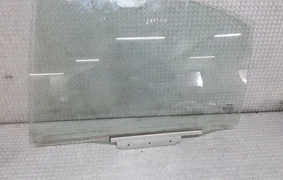 Toyota Avensis T250 Rear door window glass 