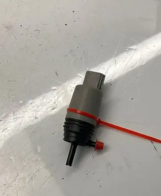 BMW 1 E82 E88 Windscreen/windshield washer pump 6934159 23557610