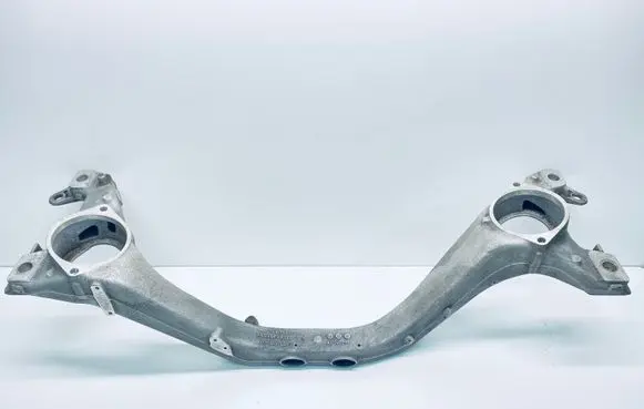 Volkswagen Touareg II Engine mounting bracket 7L8199207A