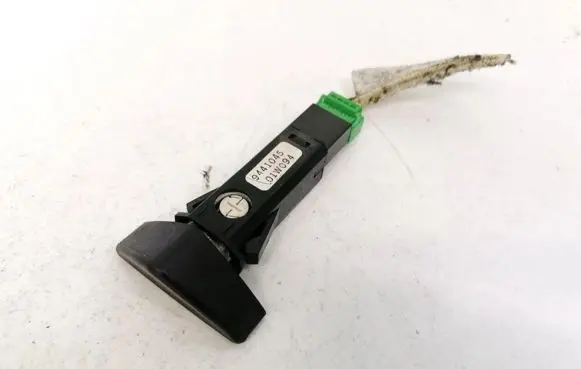 Volvo S60 Hazard light switch 9441045 01W094