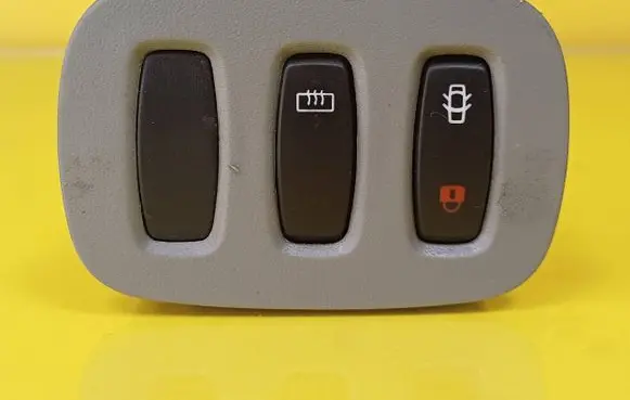 Renault Megane I Central locking switch button 28082