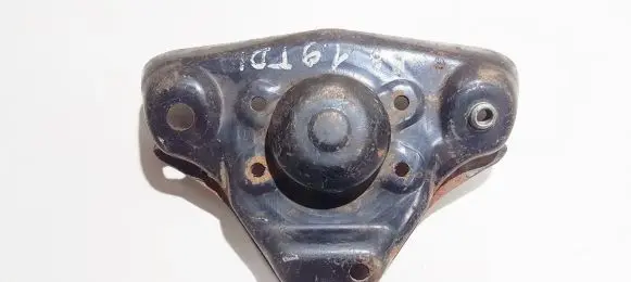 Volkswagen PASSAT B5 Coil spring mount 8d0412391b