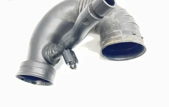 Mercedes-Benz E W211 Turbo air intake inlet pipe/hose A6470940097