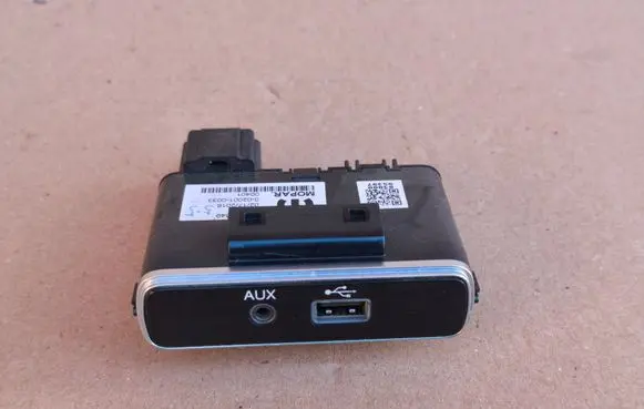 Fiat 500X USB socket connector 735650649