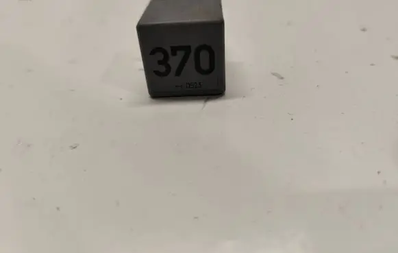 Audi A4 S4 B7 8E 8H Other relay 8D0951253 923134J52X300