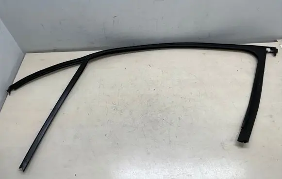 Porsche Cayenne (92A) Rubber seal front door window/glass 7P0837432H