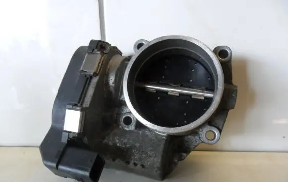 BMW 3 E90 E91 Throttle body valve 7561066-01