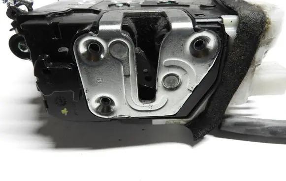 Hyundai ix35 Front door lock 81320-2Y020
